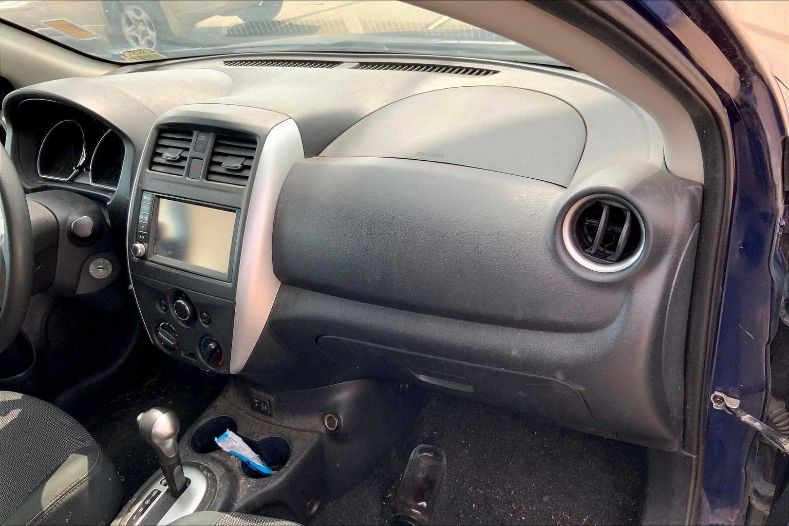 2019 Nissan Versa SV photo 16