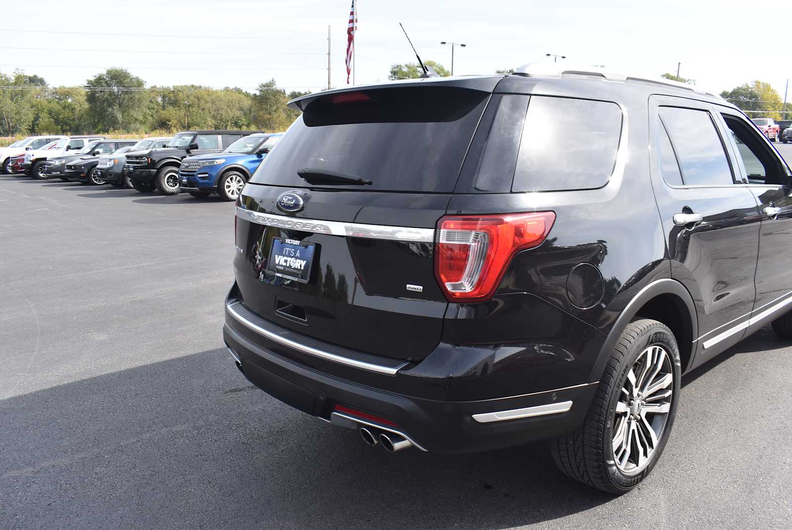 2019 Ford Explorer Platinum photo 26