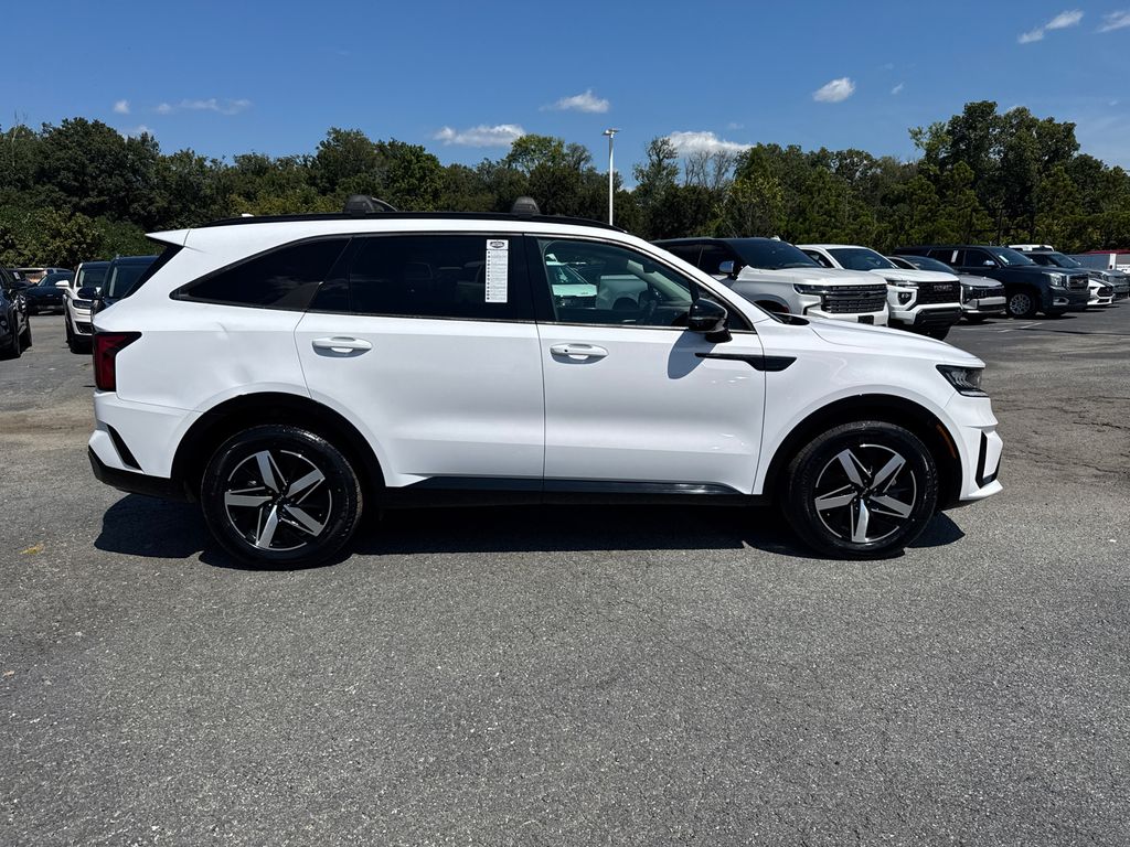 2022 Kia Sorento EX photo 2