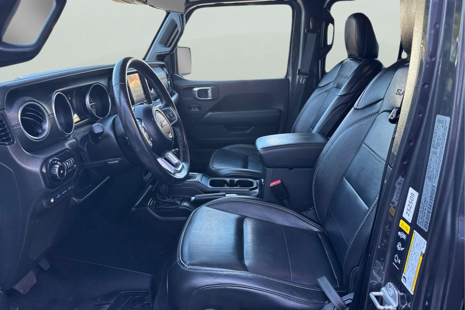 2021 Jeep Wrangler Unlimited Sahara 4xe photo 13