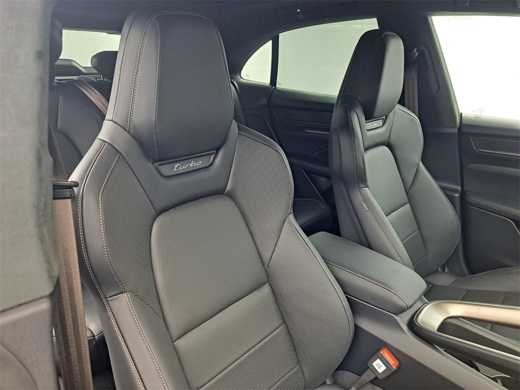 2024 Porsche Macan Electric Turbo photo 17