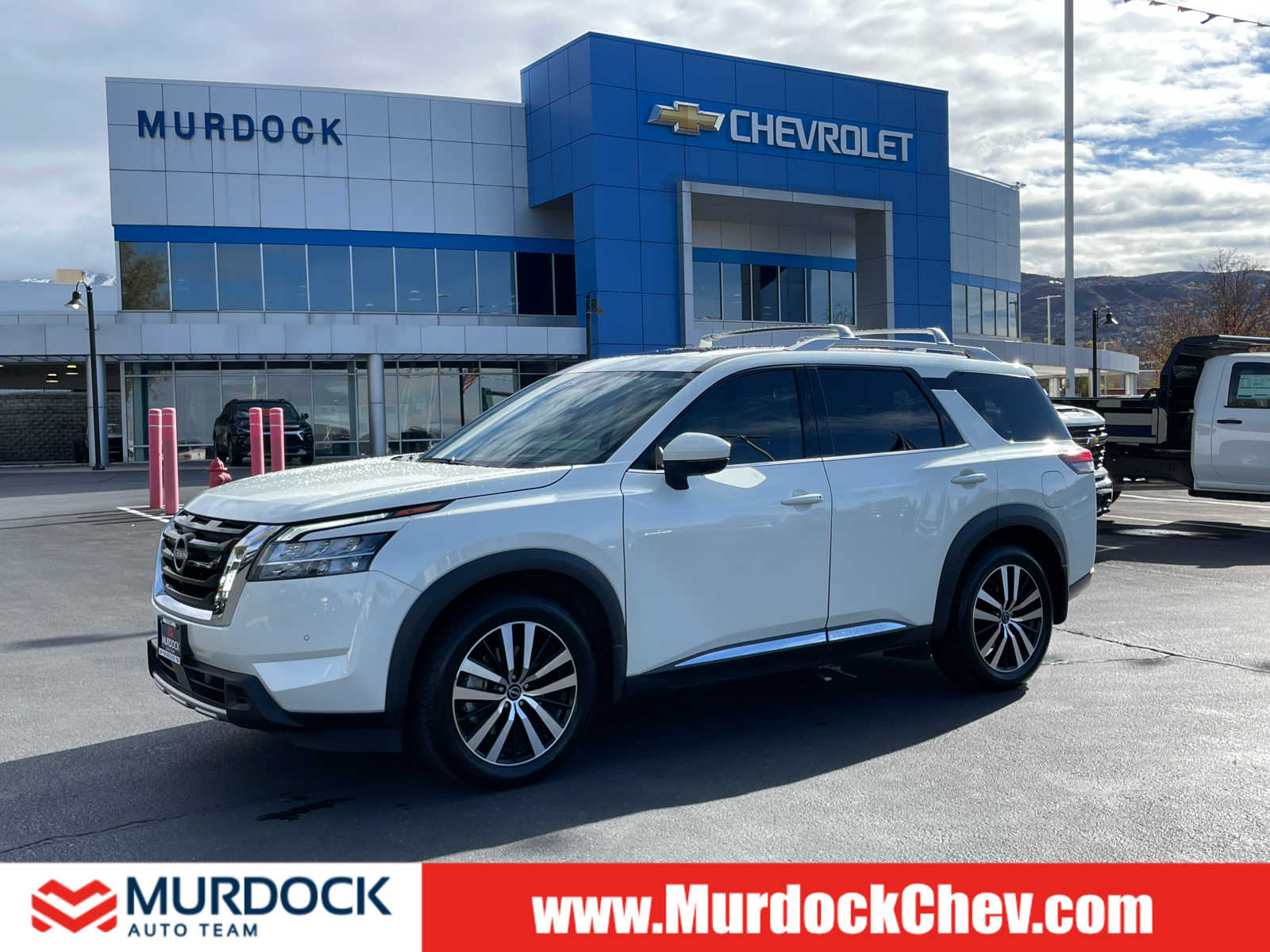 2023 Nissan Pathfinder Platinum's photo