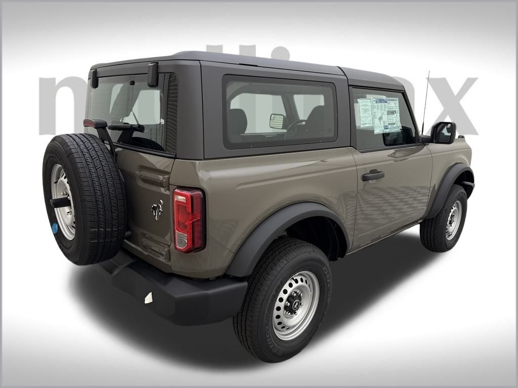 2025 Ford Bronco Base photo 3