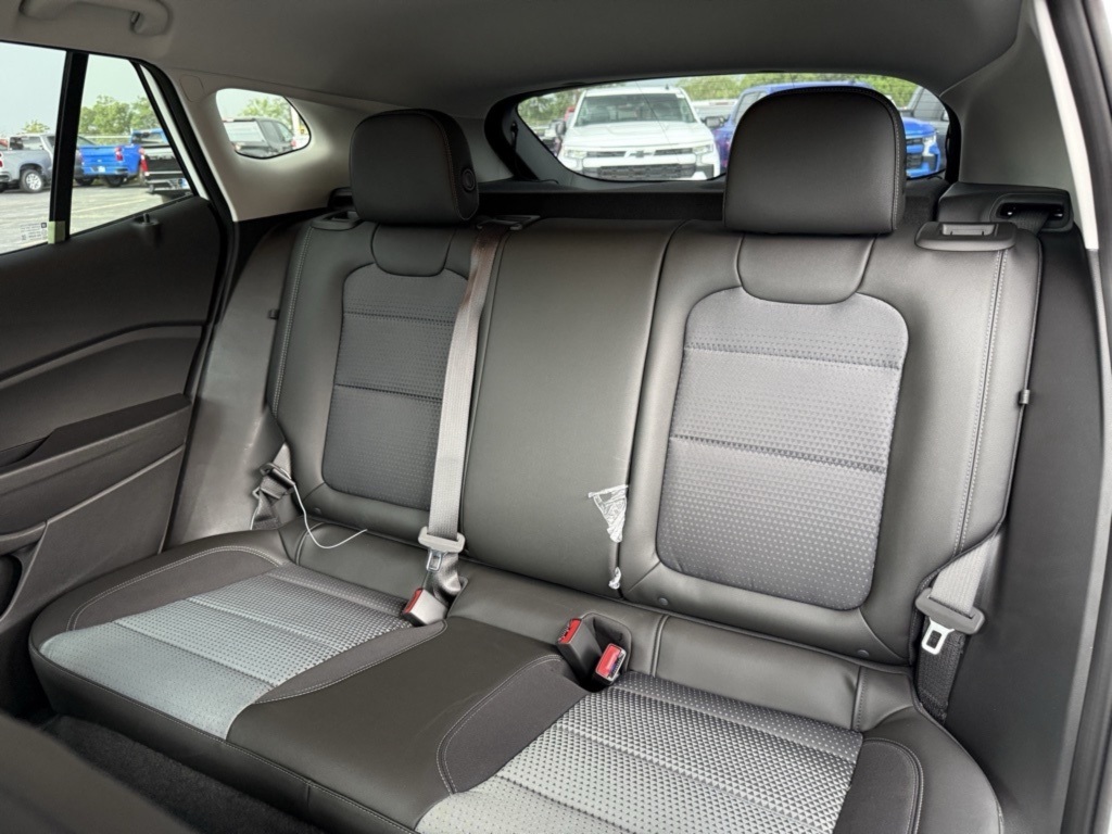 2025 Chevrolet Trax LT photo 10
