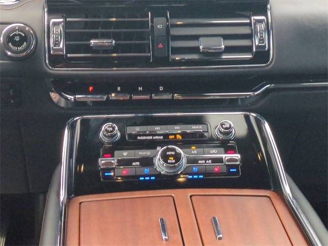 2024 Lincoln Navigator Black Label photo 19