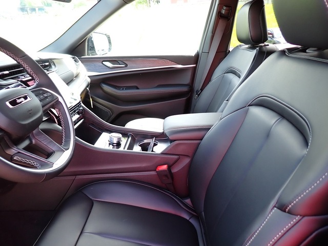 2025 Jeep Grand Cherokee Limited photo 10