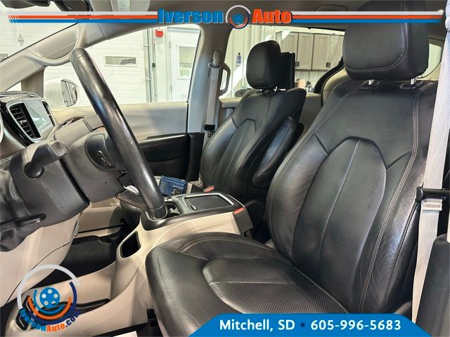 2017 Chrysler Pacifica Touring Plus photo 15