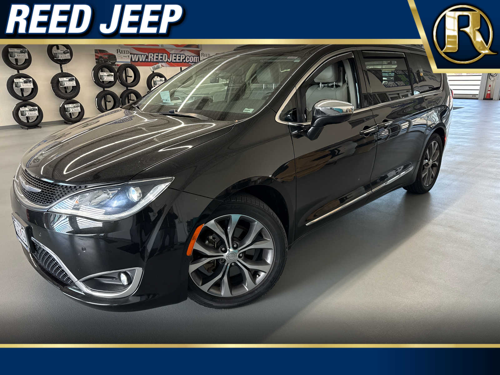 2017 Chrysler Pacifica Limited's photo