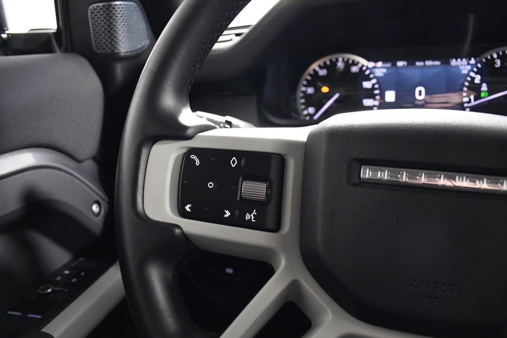 2023 Land Rover Defender 110 SE photo 27