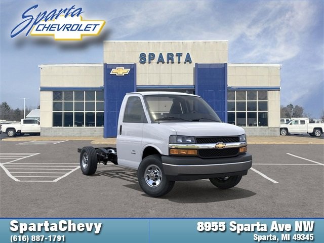 2025 Chevrolet Express Cutaway Base's photo