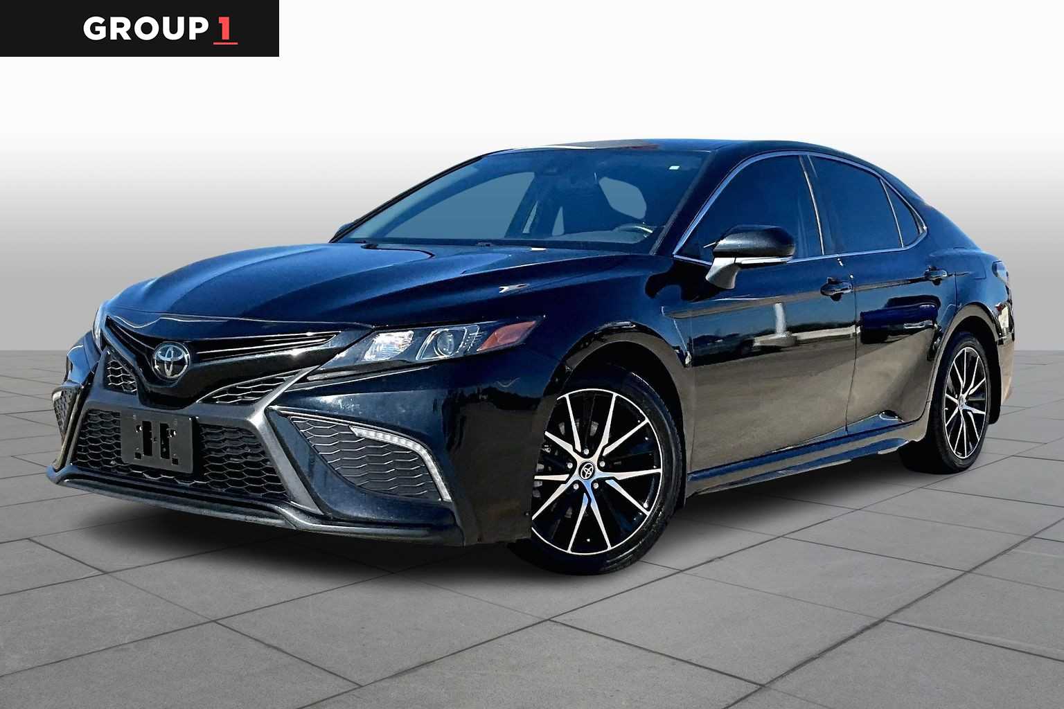 2023 Toyota Camry SE's photo