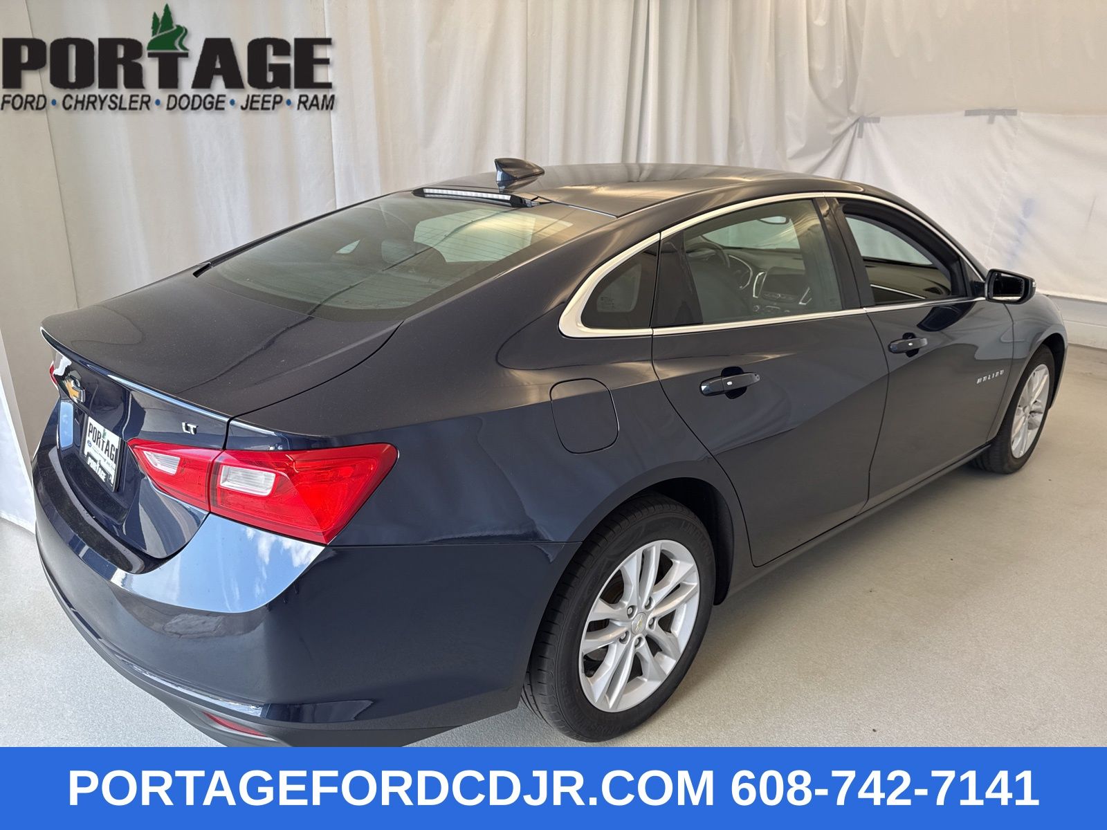 2018 Chevrolet Malibu 1LT photo 2