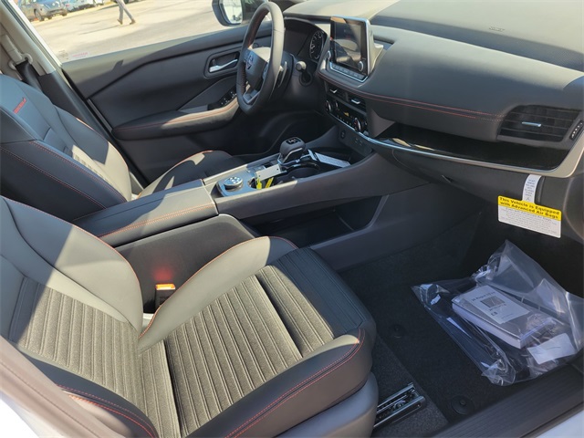 2026 Nissan Rogue SV photo 17
