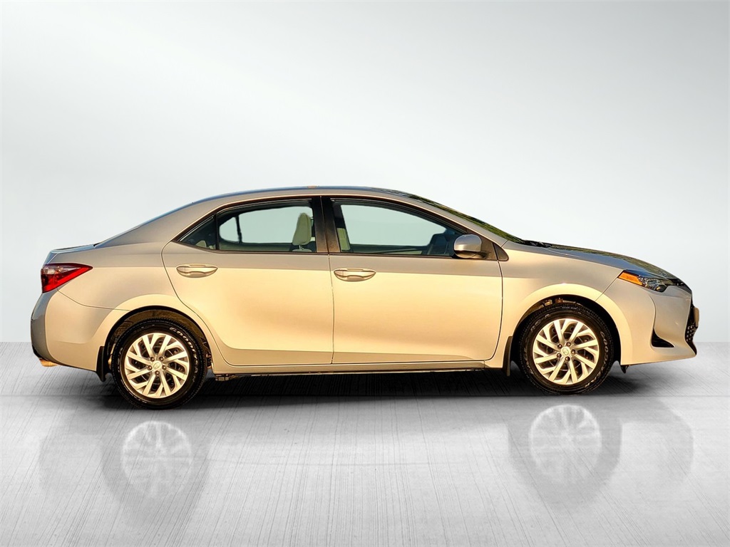 2018 Toyota Corolla L photo 3