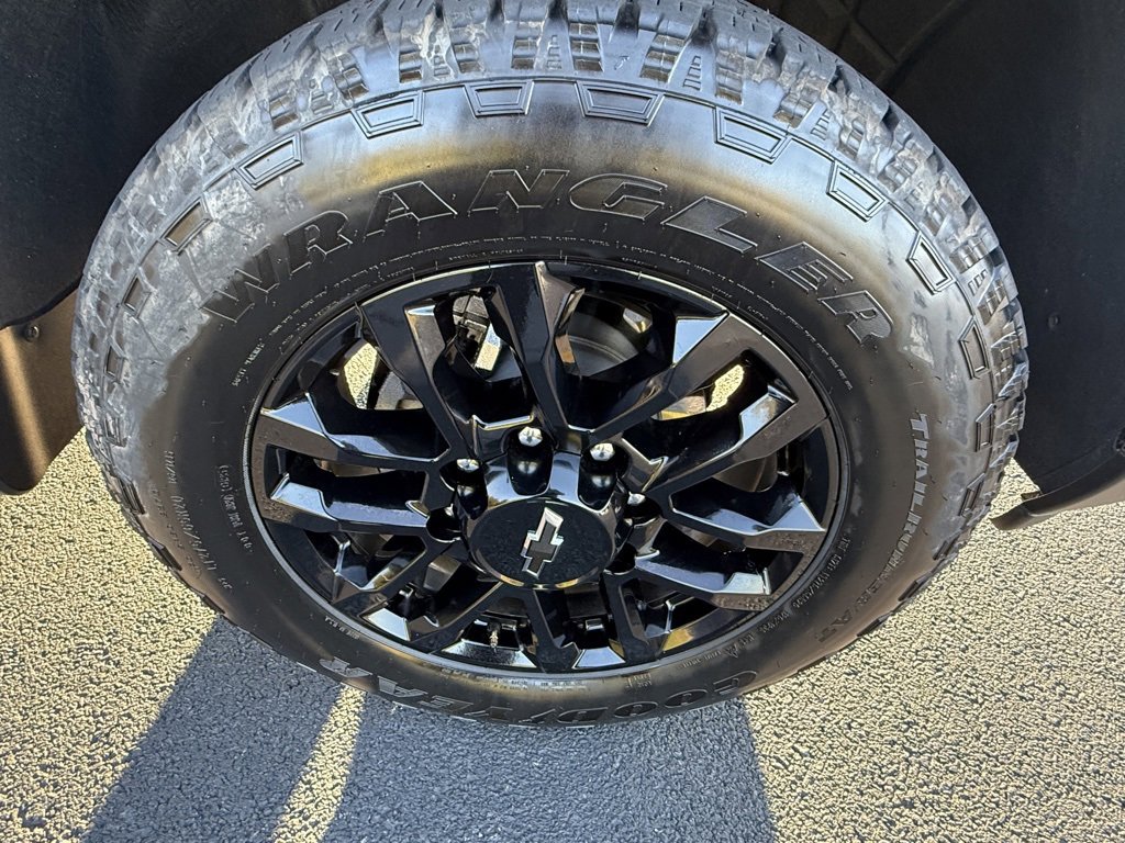 2025 Chevrolet Silverado Custom photo 10