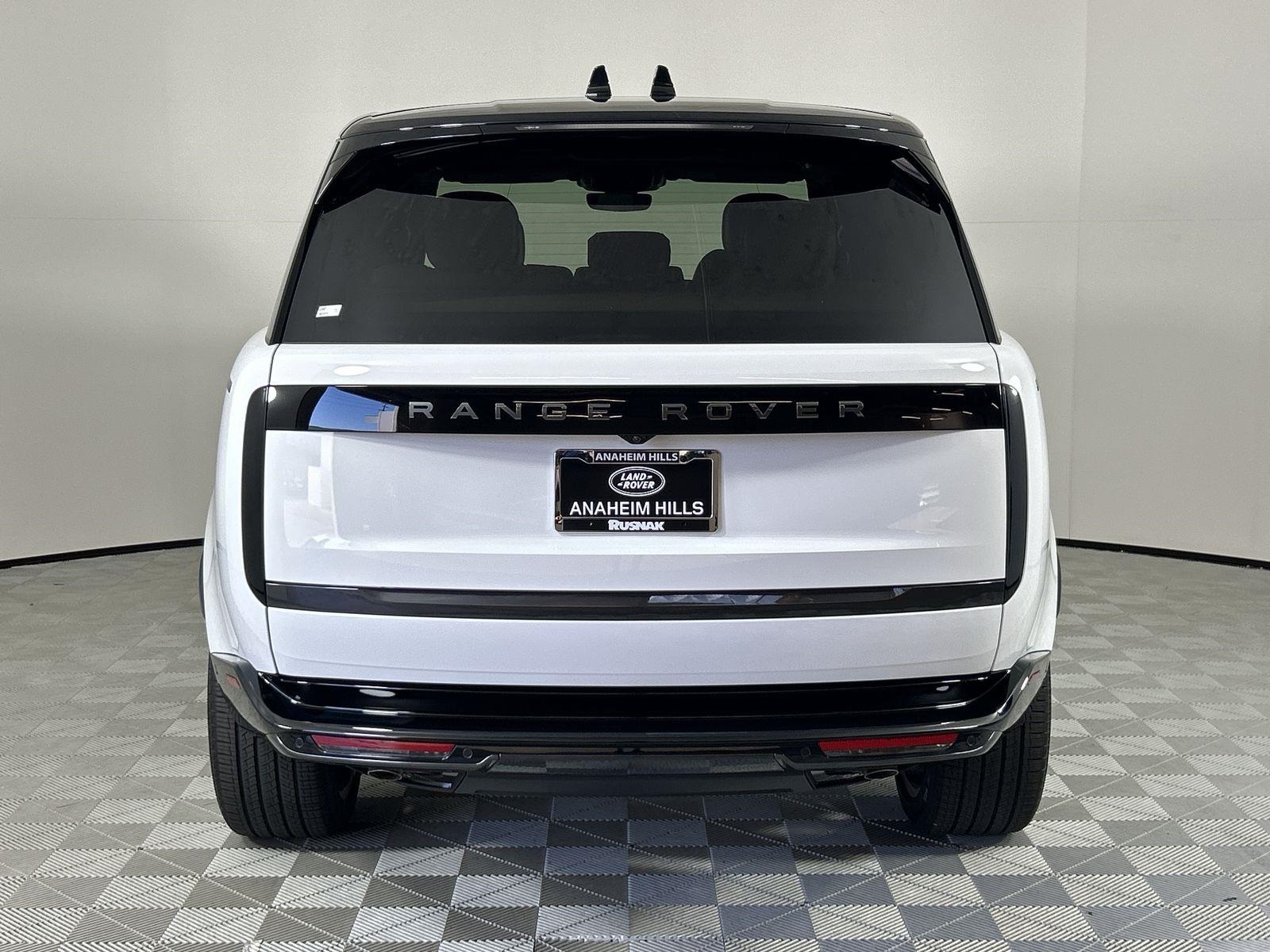 2025 Land Rover Range Rover SE photo 4