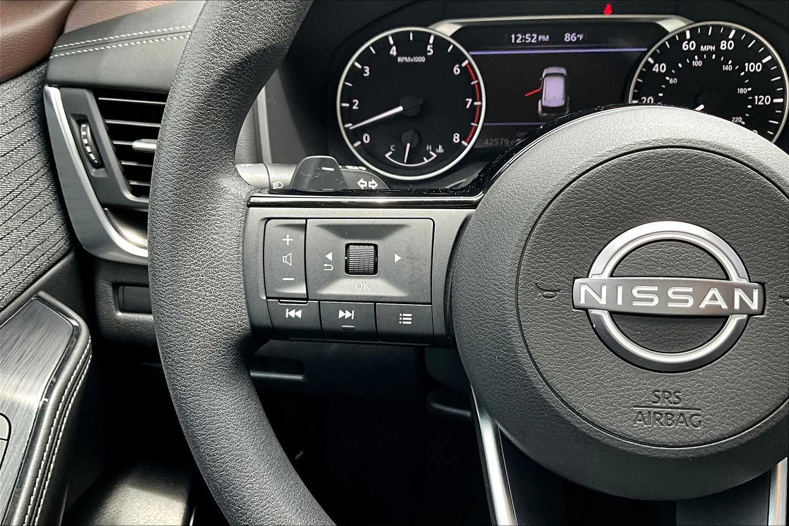 2023 Nissan Rogue SV photo 21