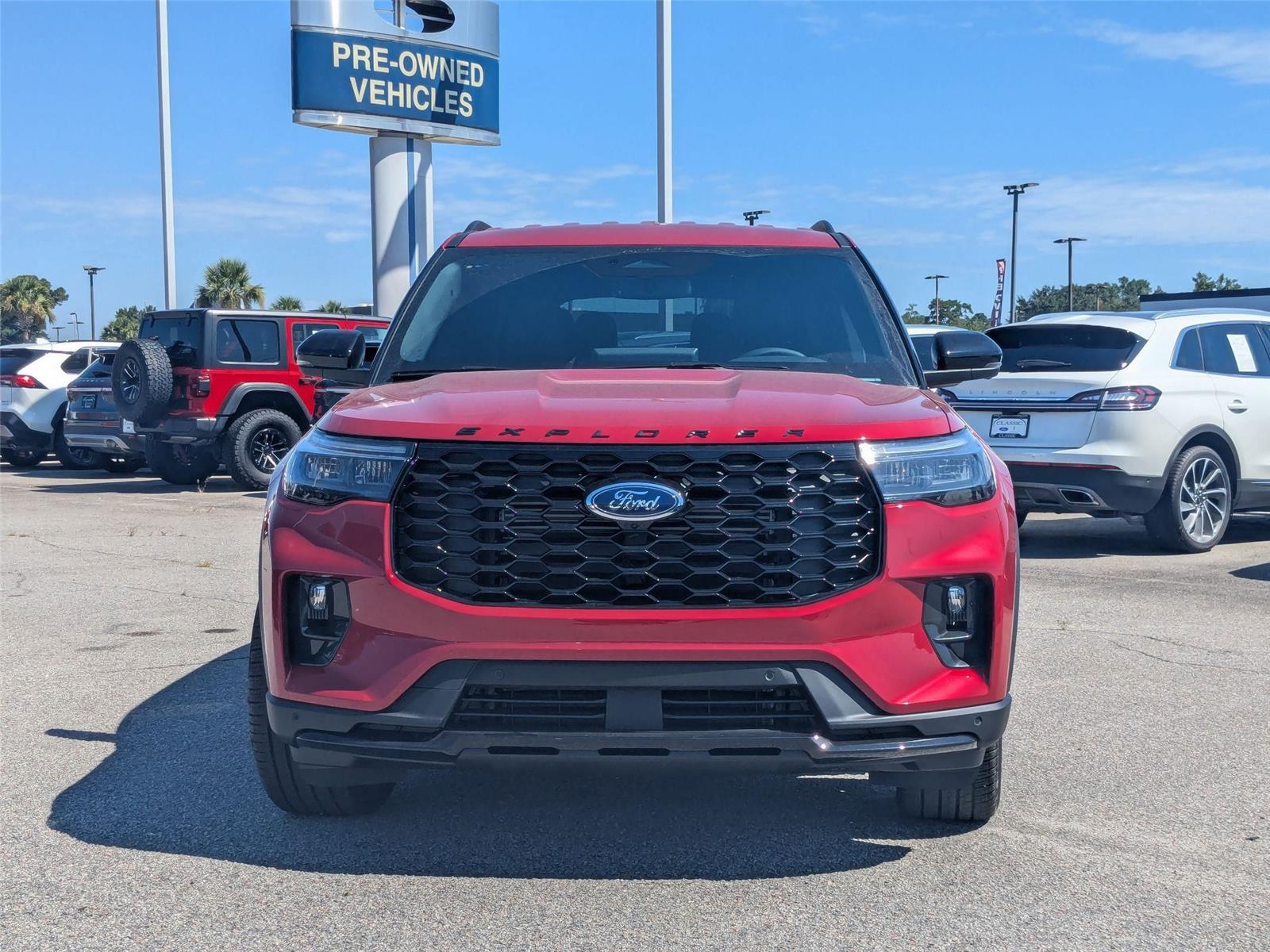 2025 Ford Explorer ST-Line photo 2