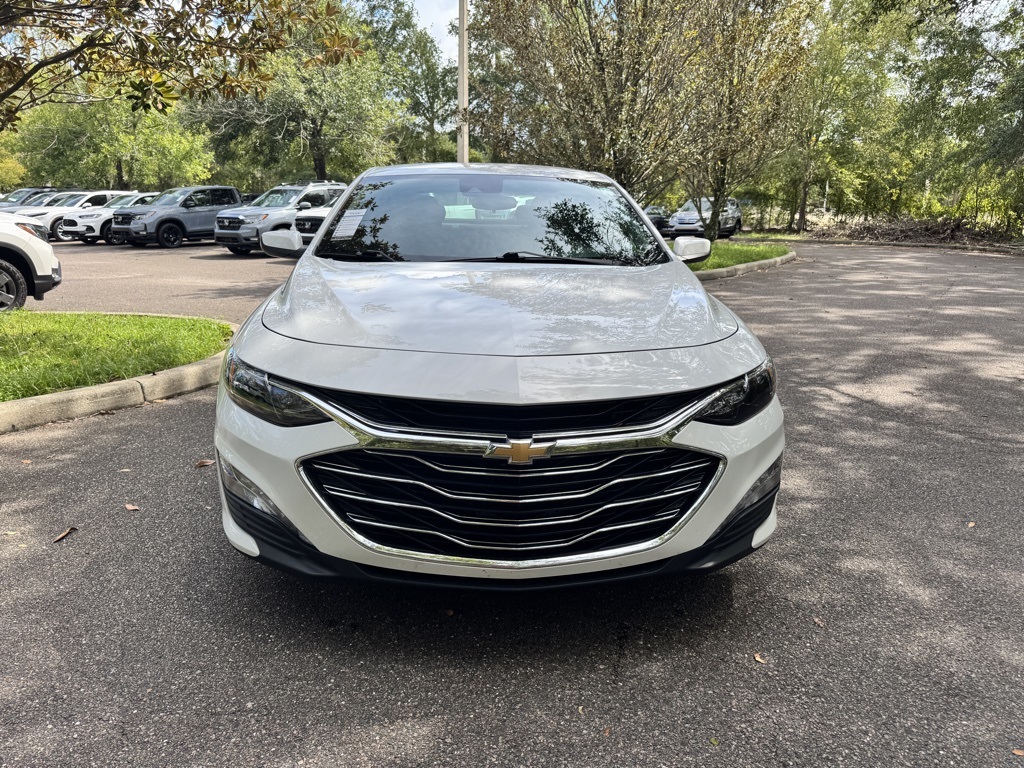 2024 Chevrolet Malibu 1LT photo 2