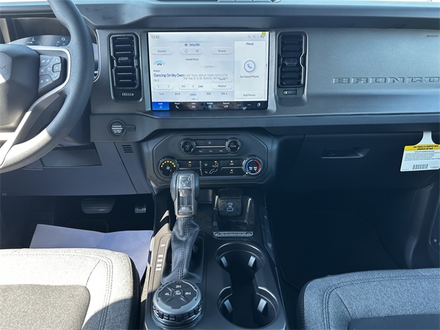 2025 Ford Bronco Base photo 14