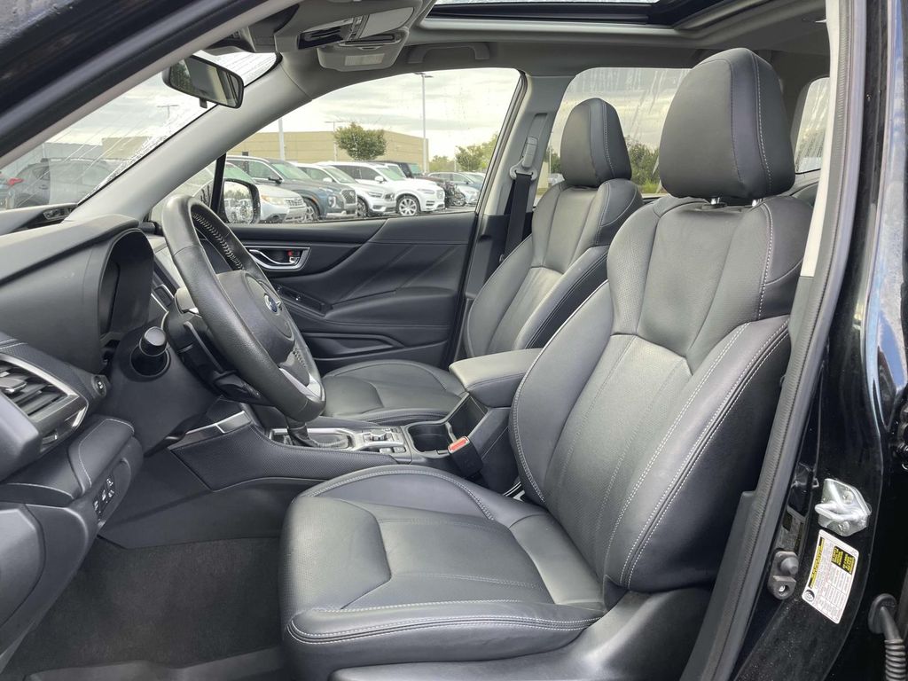 2024 Subaru Forester Touring photo 4