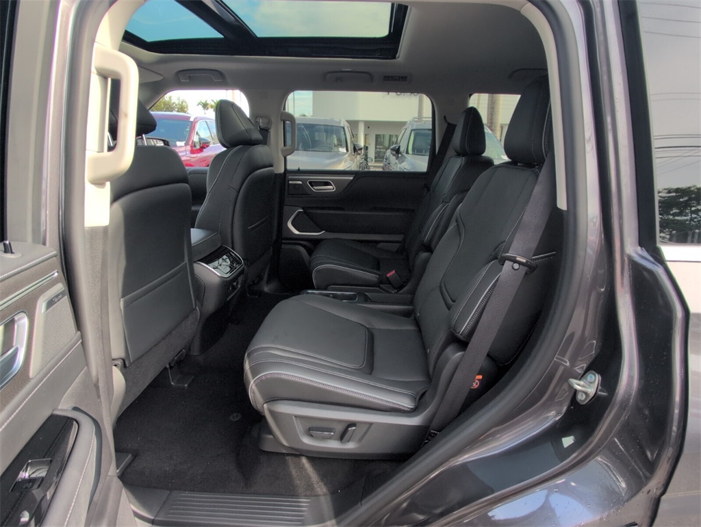 2026 Infiniti QX80 Luxe photo 7