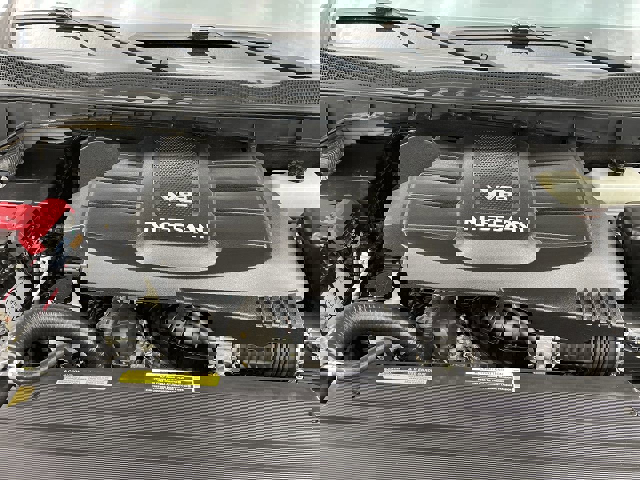 2020 Nissan Titan PRO-4X Crew Cab photo 9