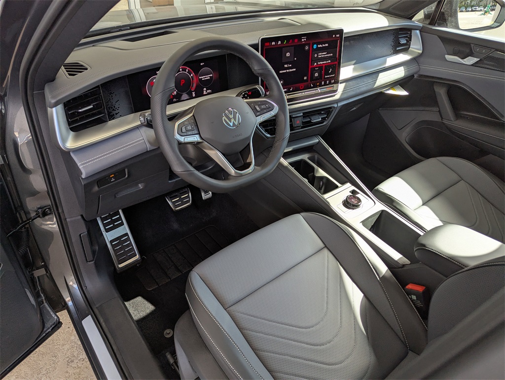 2026 Volkswagen Tiguan SE R-Line Black photo 4