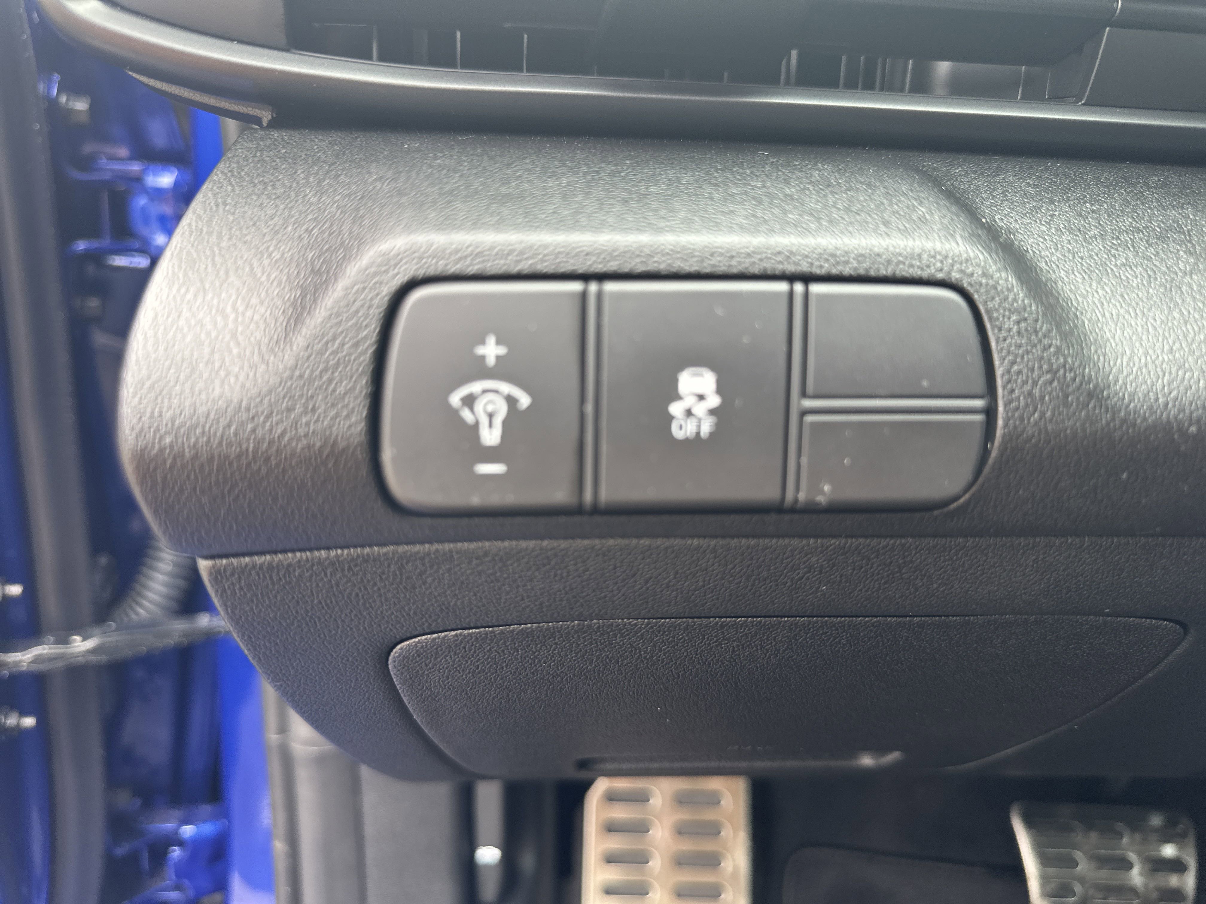 2025 Hyundai Elantra SEL Sport photo 6