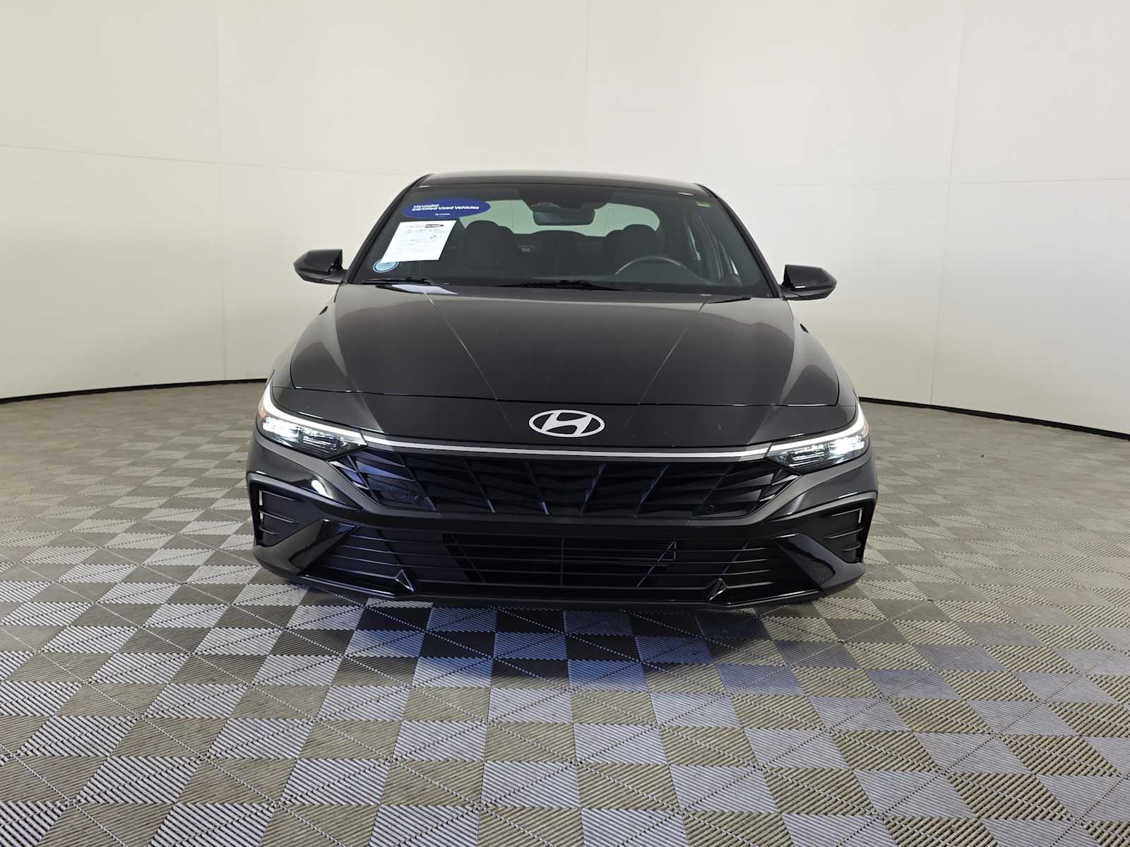 2025 Hyundai Elantra SEL Sport photo 2