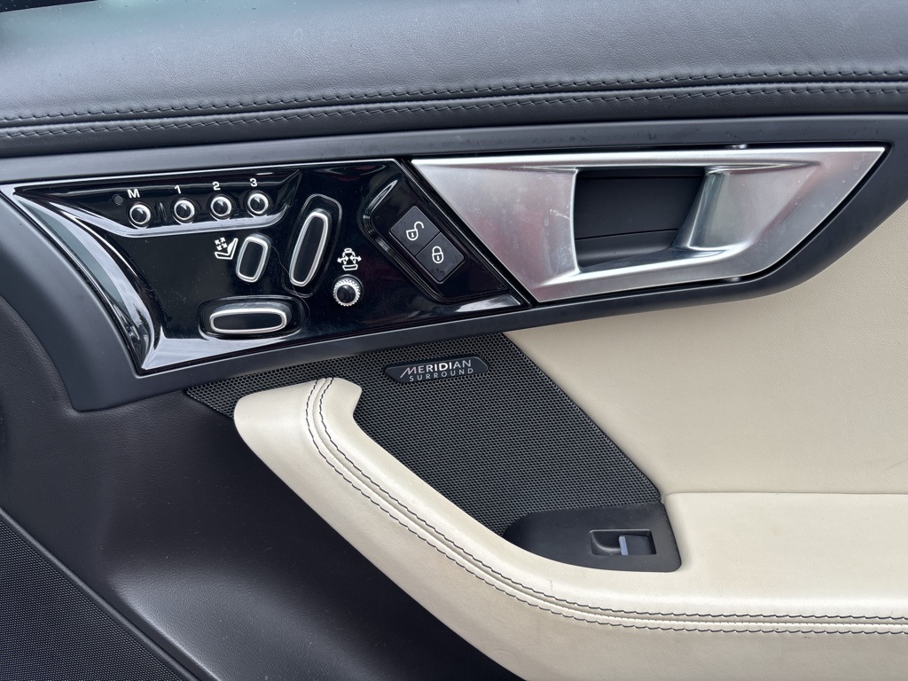 2016 Jaguar F-TYPE S photo 39