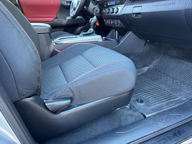 2022 Toyota Tacoma SR5 photo 16