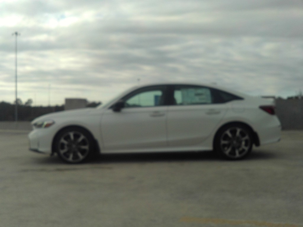 2025 Honda Civic Hybrid Sport Touring photo 4