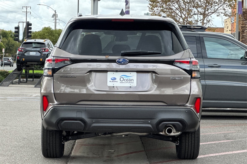 2025 Subaru Forester Touring photo 4