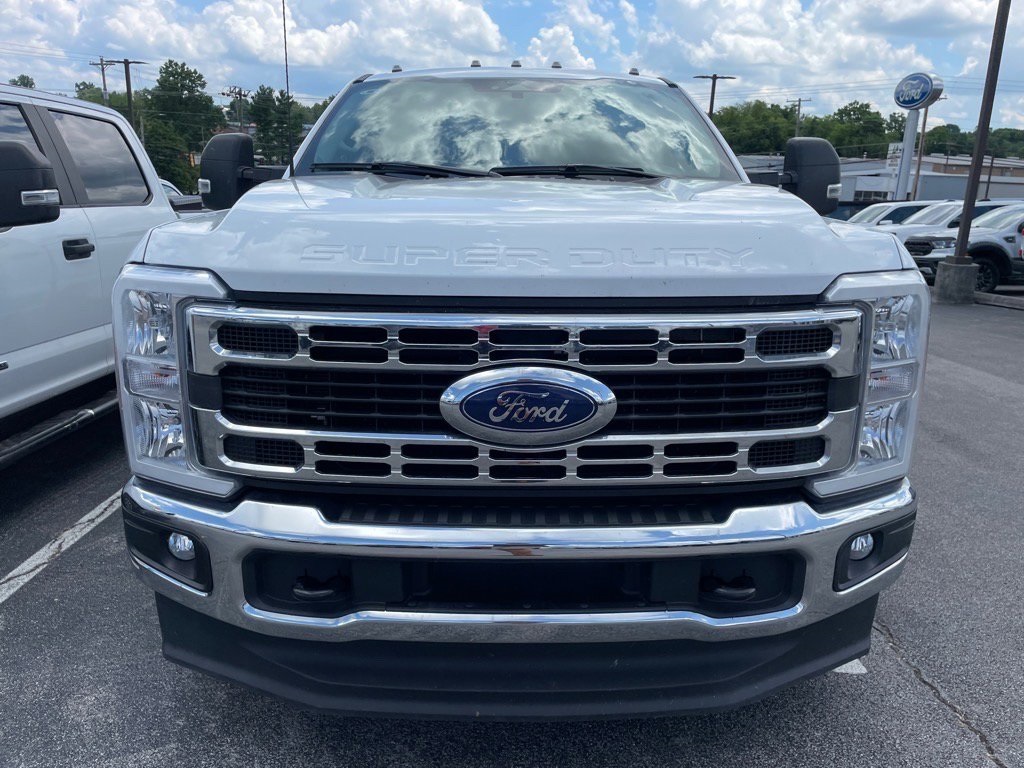 2024 Ford F-350 XLT photo 2