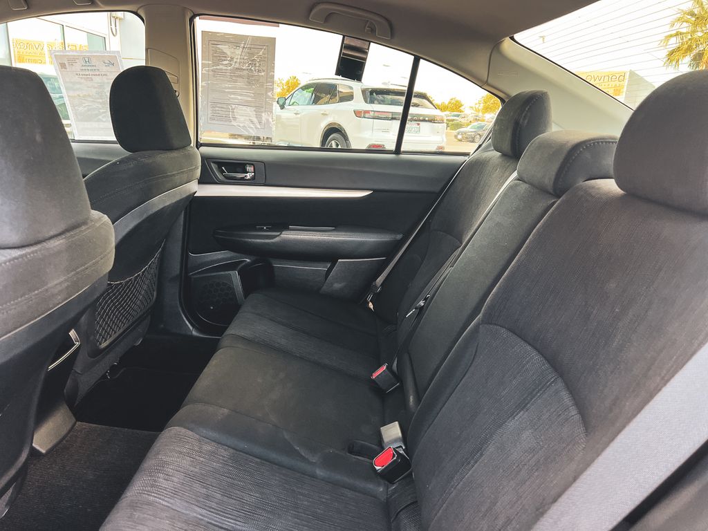 2013 Subaru Legacy 2.5i Premium photo 24