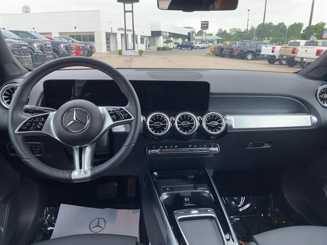 2025 Mercedes Benz GLB 250 4MATIC photo 7