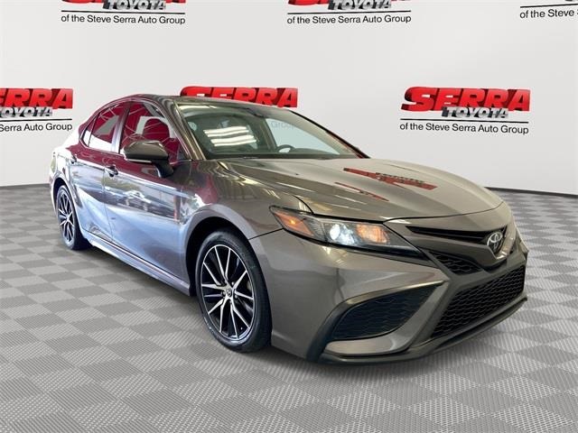 2022 Toyota Camry SE's photo