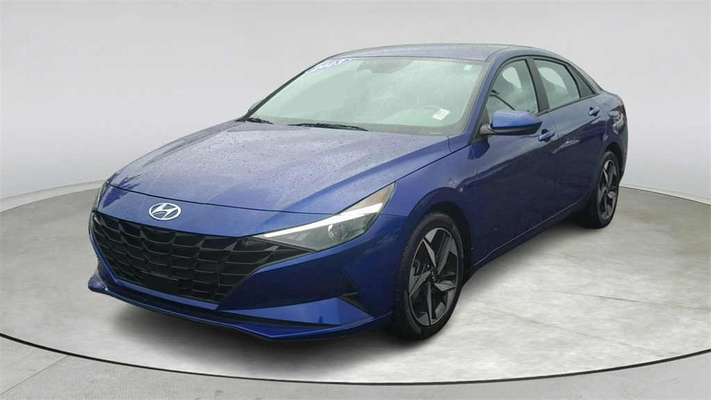2023 Hyundai Elantra SEL photo 3