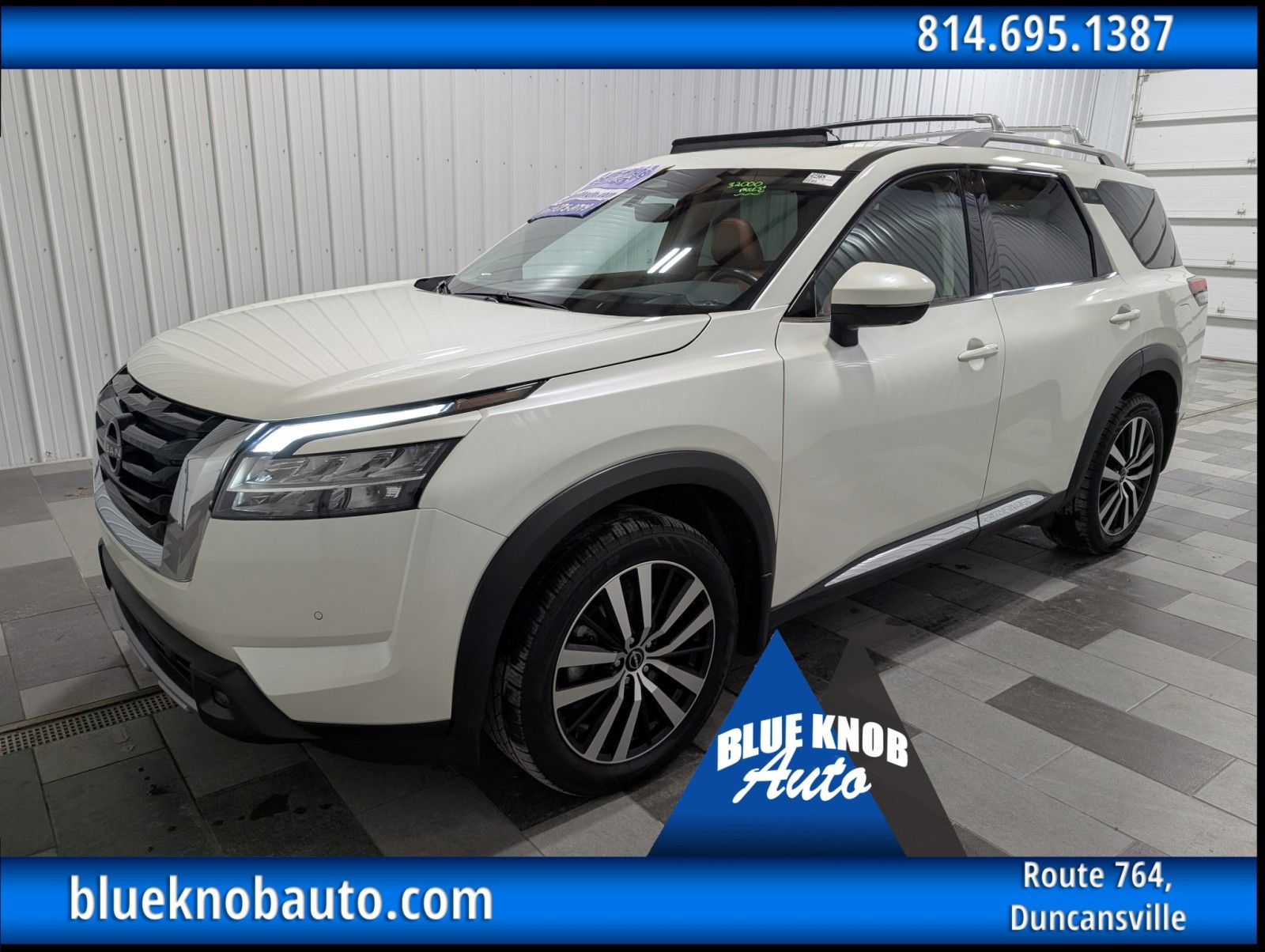 2023 Nissan Pathfinder Platinum's photo