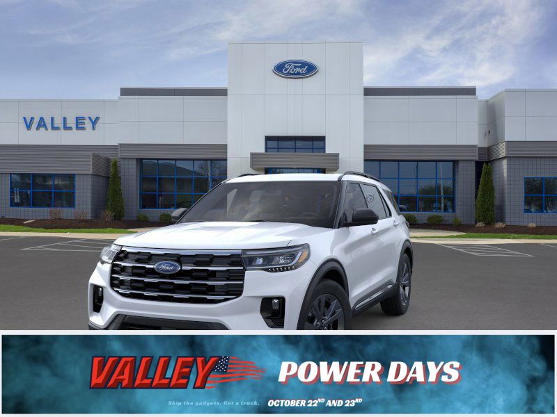 2025 Ford Explorer photo 2