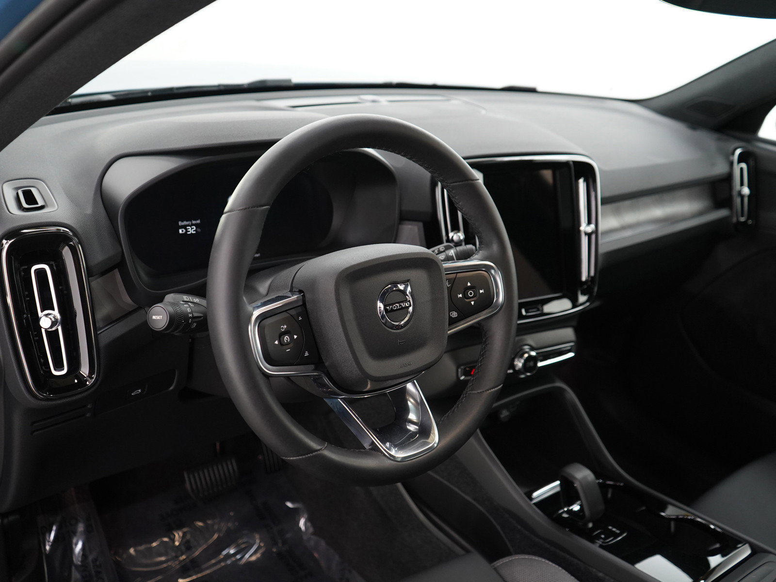 2023 Volvo XC40 Recharge Twin Plus photo 19