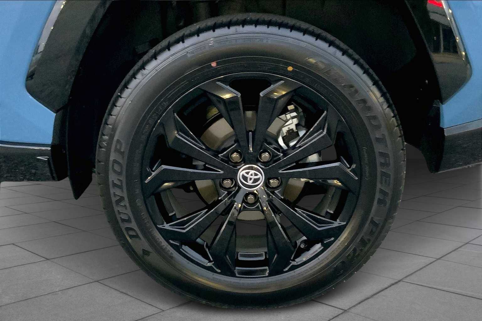 2025 Toyota RAV4 Hybrid XSE photo 10