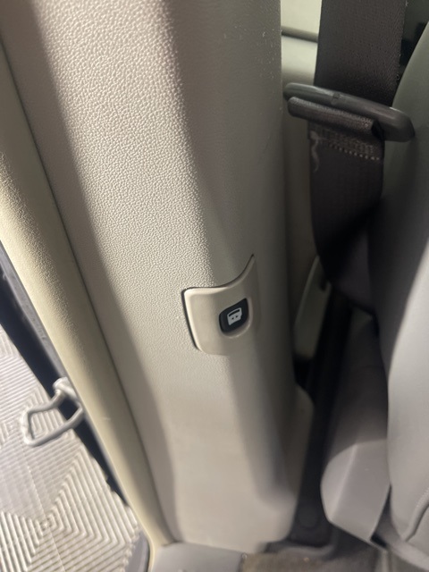 2011 Volkswagen Routan SE photo 26