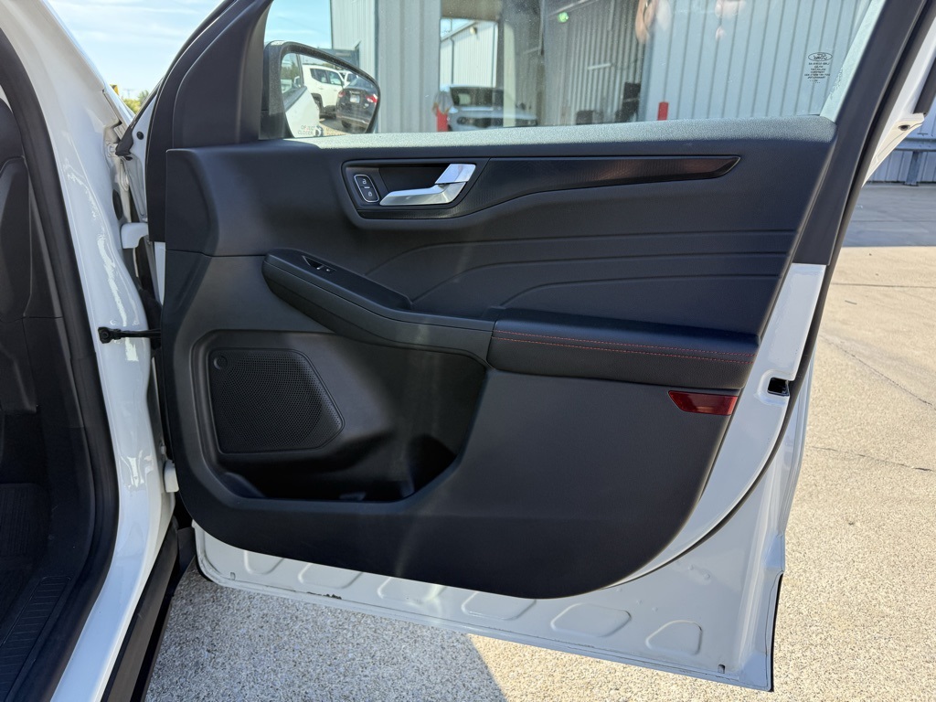 2022 Ford Escape SEL photo 24