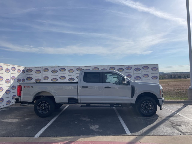 2026 Ford F-350 Super Duty XL's photo