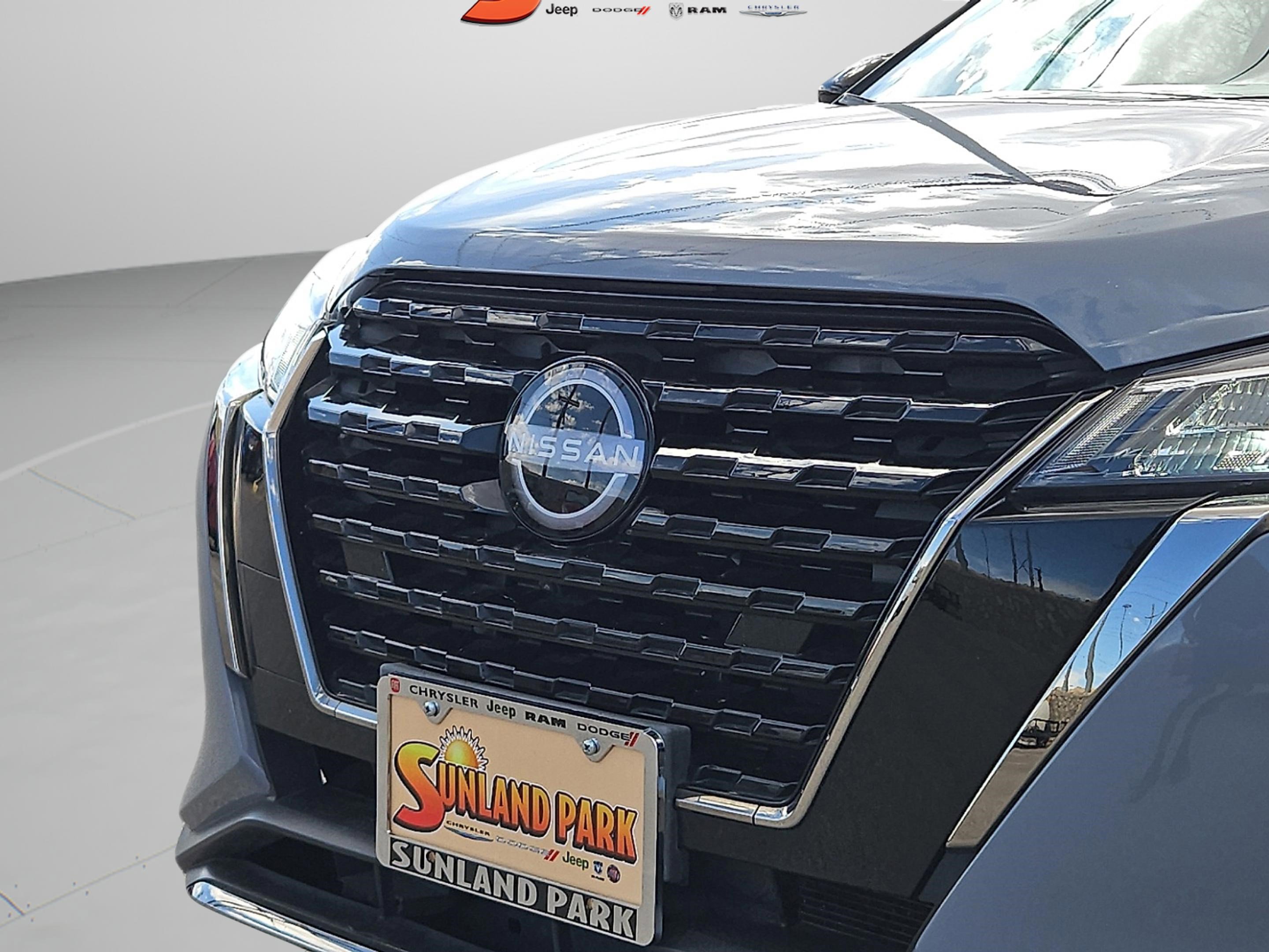 2023 Nissan Kicks SR photo 26