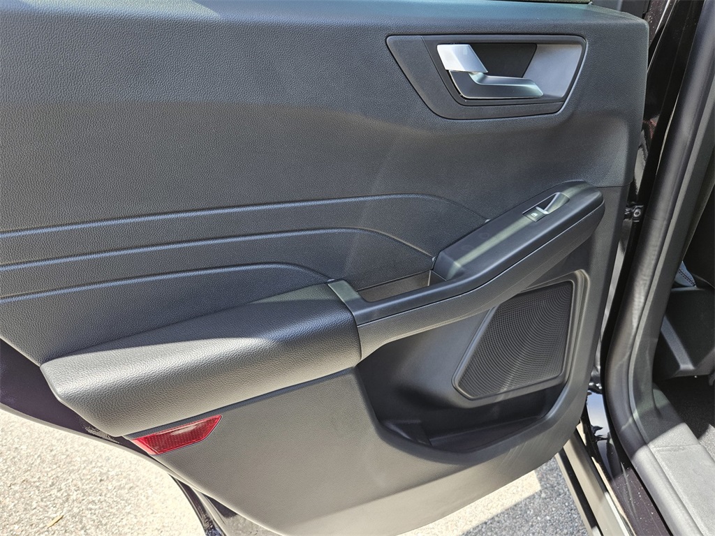 2025 Ford Escape ST-Line Hybrid photo 23