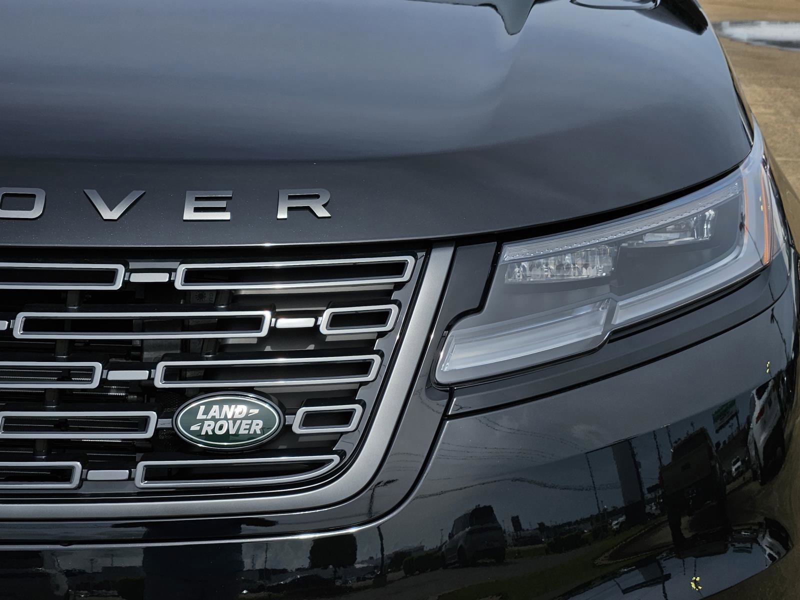 2026 Land Rover Range Rover Velar SE photo 6