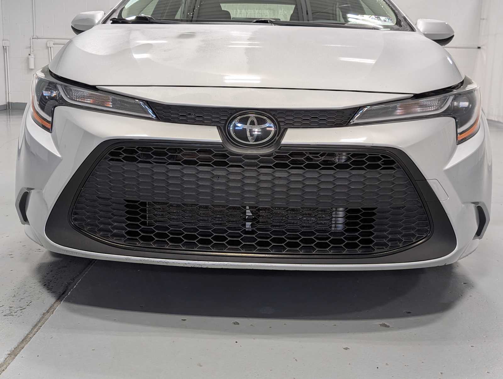 2020 Toyota Corolla LE photo 2
